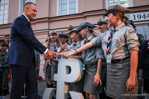032_Prezydent_Karol_Nawrocki_Msza_sw_polowa_Apel_Poleglych_obchody_82_rocznicy_Powstania_Warszawskiego_20260731_MB_15327.jpg