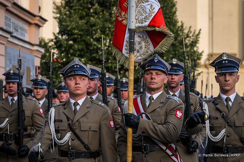 009_Prezydent_Karol_Nawrocki_Msza_sw_polowa_Apel_Poleglych_obchody_82_rocznicy_Powstania_Warszawskiego_20260731_MB_21894.jpg