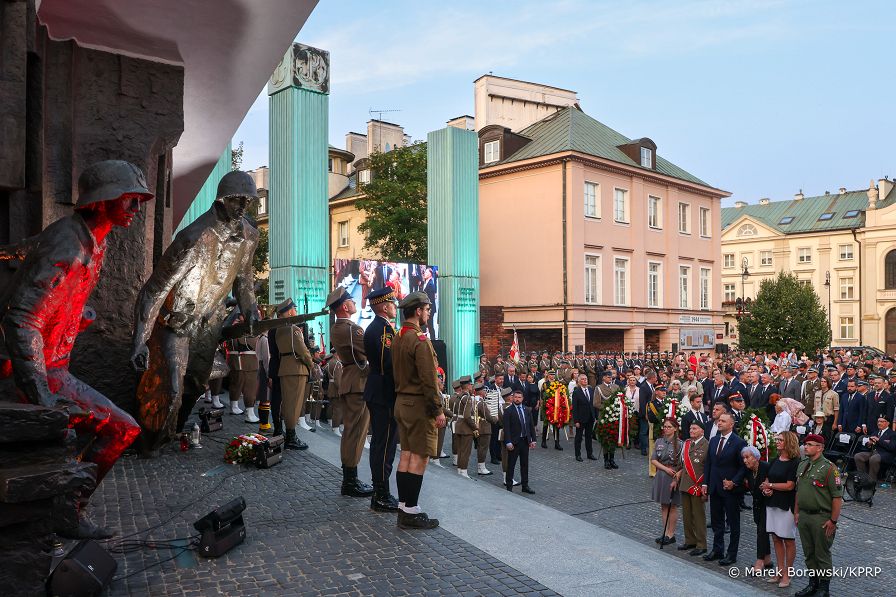 027_Prezydent_Karol_Nawrocki_Msza_sw_polowa_Apel_Poleglych_obchody_82_rocznicy_Powstania_Warszawskiego_20260731_MB_15085.jpg