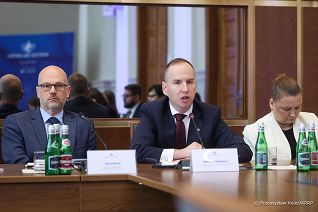 008_Minister_Adam_Andruszkiewicz_NIK_panel_Bezpieczne_dziecko_w_swiecie_cyfrowym_20260708_PK2_8654.jpg