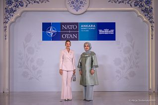 003_Prezydentowa_Marta_Nawrocka_spotkanie_Malzonka_Emine_Erdogan_Szczyt_NATO_Ankara_20260708_7C6A8693.jpg