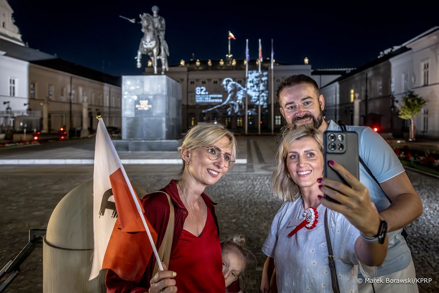 001_Iluminacja_82_rocznica_wybuchu_Powstania_Warszawskiego_20260801_MB_16317.jpg
