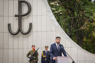 002_Doradca_Jakub_Banaszek_uroczystosc_pomnik_Polskiego_Panstwa_Podziemnego_20260801_MB_22509.jpg