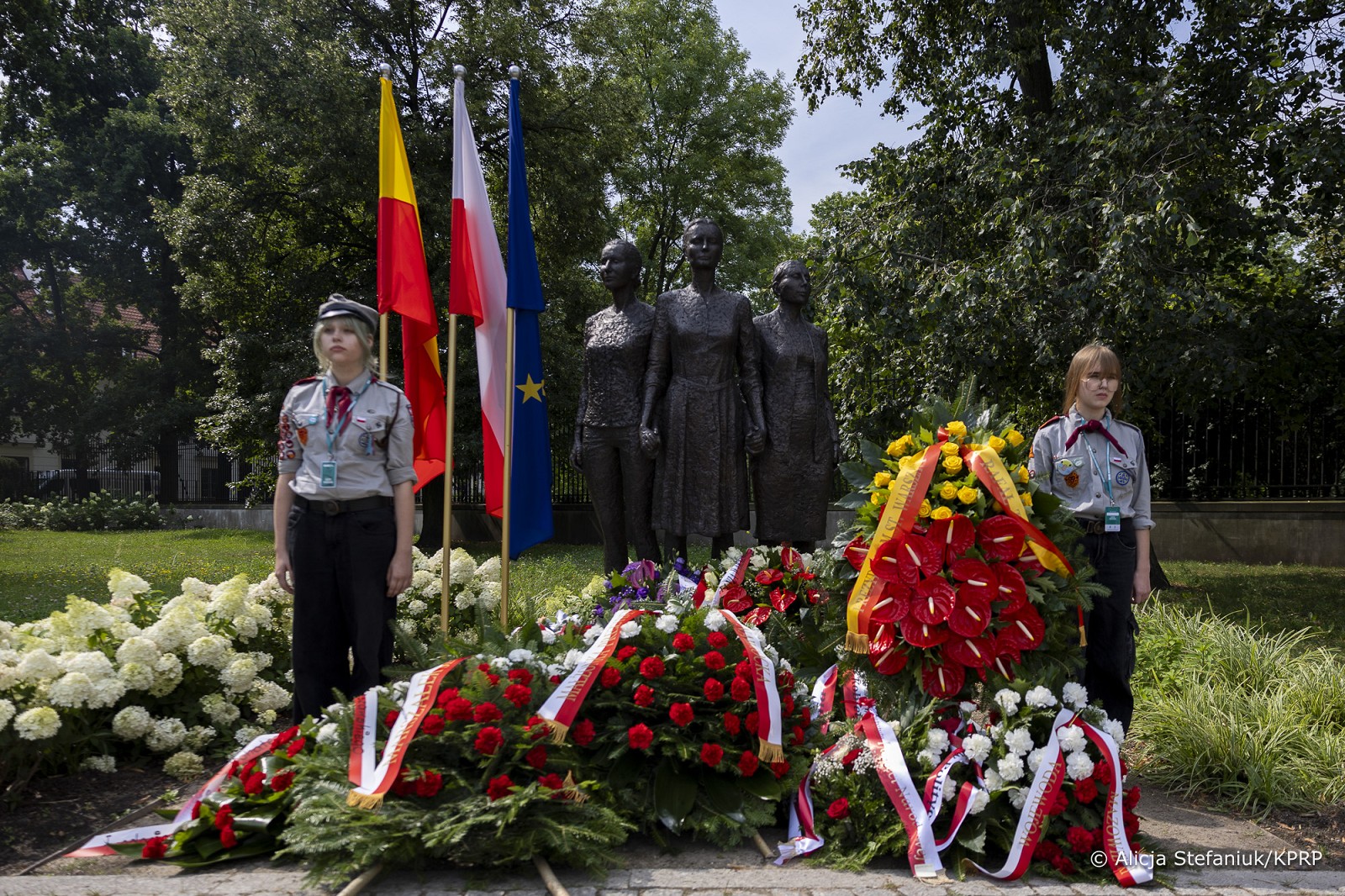 07_Marta_Narocka_kwiaty_pominik_Kobietom_Powstania_Warszawskiego_20260801_7C6A9684.jpg [1.28 MB]