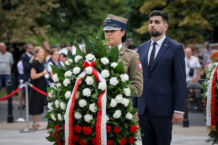 005_Doradca_Jakub_Banaszek_uroczystosc_pomnik_Polskiego_Panstwa_Podziemnego_20260801_MB_22544.jpg
