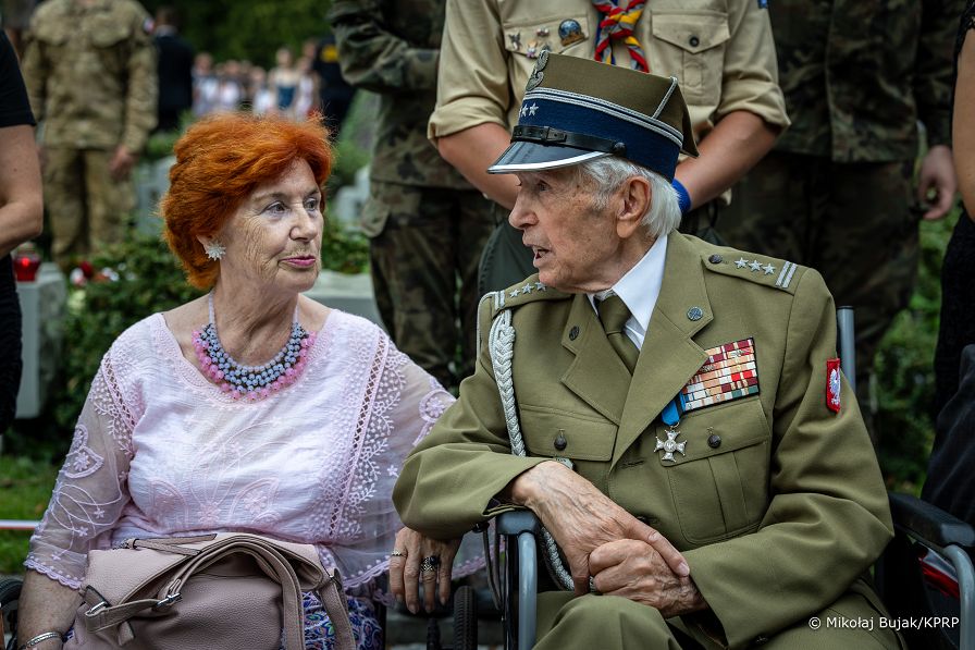 002_a_Prezydent_Karol_Nawrocki_82_rocznica_wybuchu_Powstania_Warszawskiego_Powazki_20260801_MWB24941.jpg