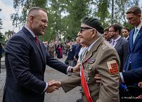 002_a_h_Prezydent_Karol_Nawrocki_82_rocznica_wybuchu_Powstania_Warszawskiego_Powazki_20260801_MWB16853.jpg