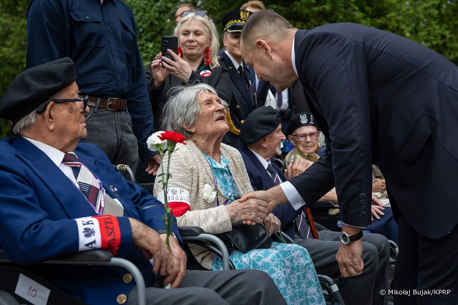 002_a_f_Prezydent_Karol_Nawrocki_82_rocznica_wybuchu_Powstania_Warszawskiego_Powazki_20260801_MWB16748.jpg