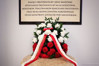 001_Miesięcznica katastrofy smoleńskiej_Wieniec w kaplicy_10-08-2026_PK1_0338.jpg.JPG