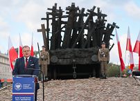 0004_Doradca Jan Józef Kasprzyk_Uroczystości przy Pomniku Poległym i Pomordowanym na Wschodzie_11-08-2026_PK2_5879.jpg