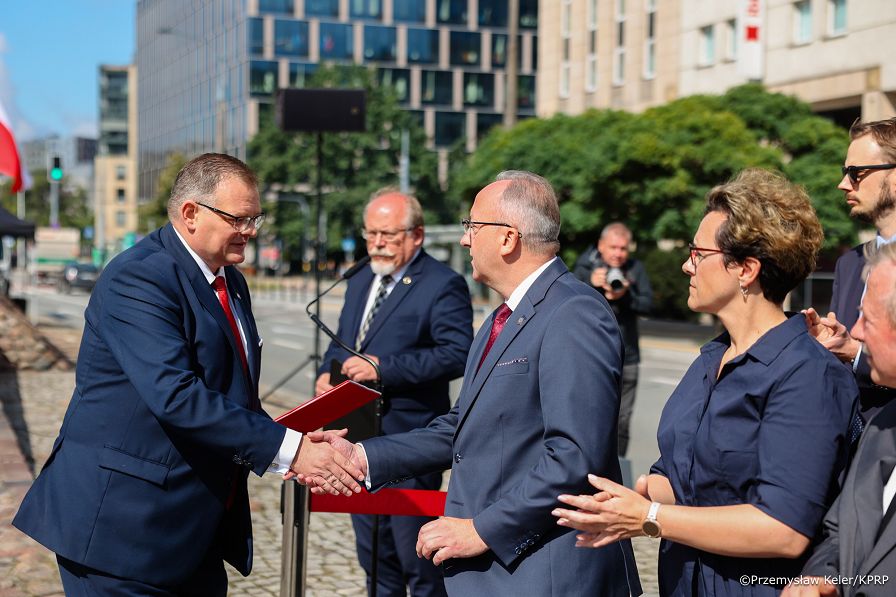 0007_Doradca Jan Józef Kasprzyk_Uroczystości przy Pomniku Poległym i Pomordowanym na Wschodzie_11-08-2026_PK1_0601.jpg