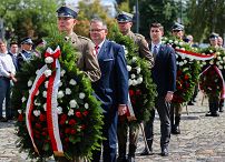 0008_Doradca Jan Józef Kasprzyk_Uroczystości przy Pomniku Poległym i Pomordowanym na Wschodzie_11-08-2026_PK2_5973.jpg