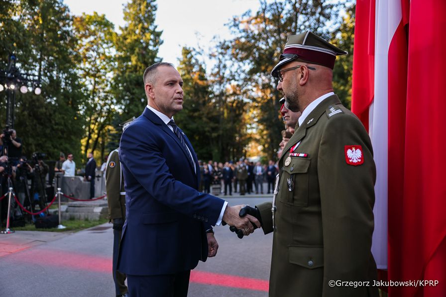 003_Prezydent Karol Nawrocki_Apel Pamięcipod Pomnikiem Poległym 1920 roku_14-08-2026_1S5A2143.jpg.JPG