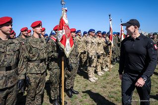 015_Prezydent_Karol_Nawrocki_spotkanie_zolnierze_Bemowo_Defilada_20260814_MB_18078.jpg
