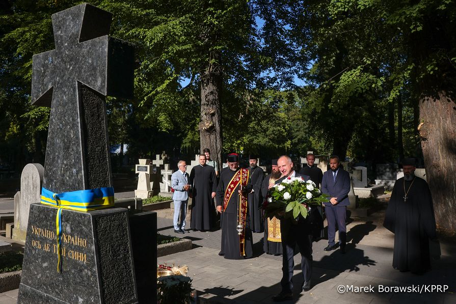 001_Minister Wojciech Kolarski_Złożenie wieńców na grobach przed Świętem Wojska Polskiego_14-08-2026_MB_18309.jpg.JPG