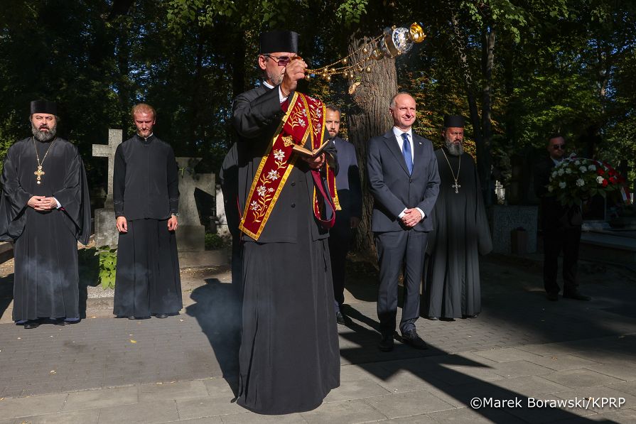 003_Minister Wojciech Kolarski_Złożenie wieńców na grobach przed Świętem Wojska Polskiego_14-08-2026_MB_18338.jpg.JPG