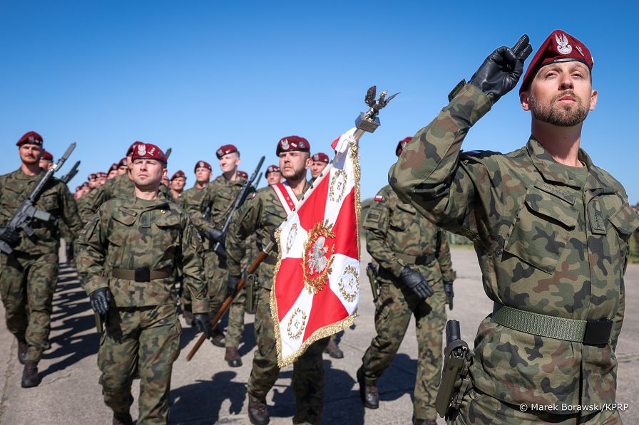 014_Prezydent_Karol_Nawrocki_spotkanie_zolnierze_Bemowo_Defilada_20260814_MB_17949.jpg