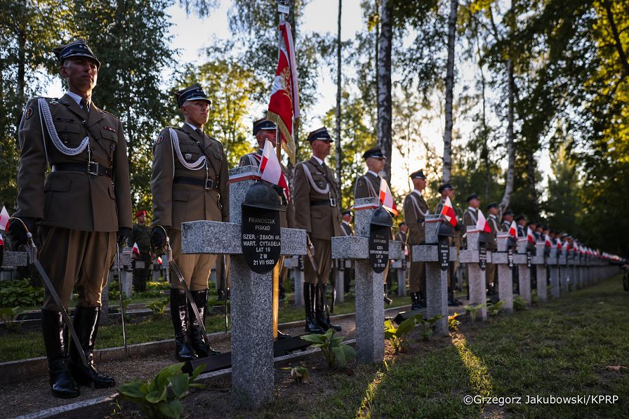 006_Prezydent Karol Nawrocki_Apel Pamięcipod Pomnikiem Poległym 1920 roku_14-08-2026_1S5A2085.jpg.JPG