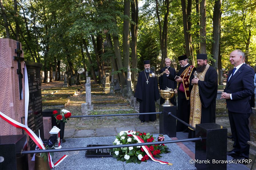 006_Minister Wojciech Kolarski_Złożenie wieńców na grobach przed Świętem Wojska Polskiego_14-08-2026_MB_18426.jpg.JPG