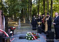006_Minister Wojciech Kolarski_Złożenie wieńców na grobach przed Świętem Wojska Polskiego_14-08-2026_MB_18426.jpg.JPG