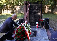 005_Minister Wojciech Kolarski_Złożenie wieńców na grobach przed Świętem Wojska Polskiego_14-08-2026_MB_18414.jpg.JPG