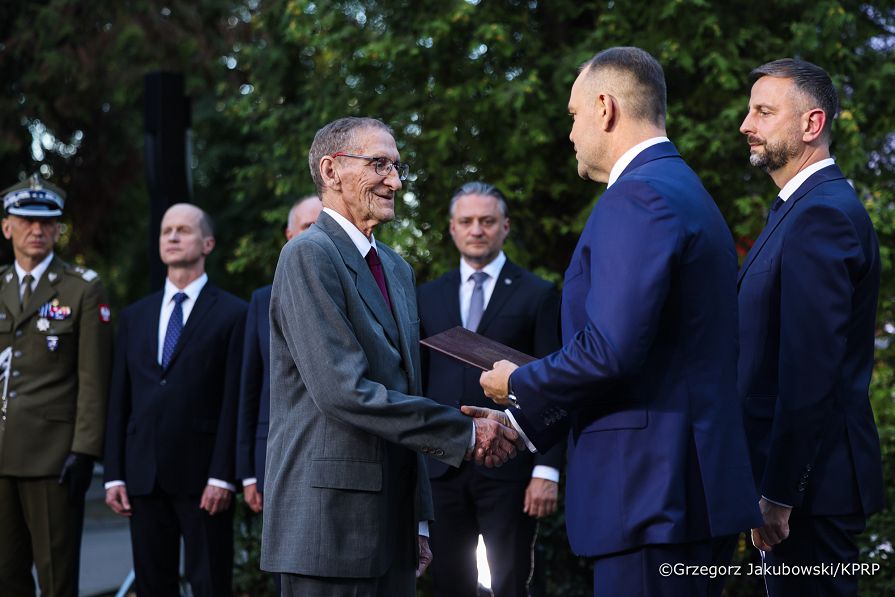 009_Prezydent Karol Nawrocki_Apel Pamięcipod Pomnikiem Poległym 1920 roku_14-08-2026_LB_29647.jpg.JPG