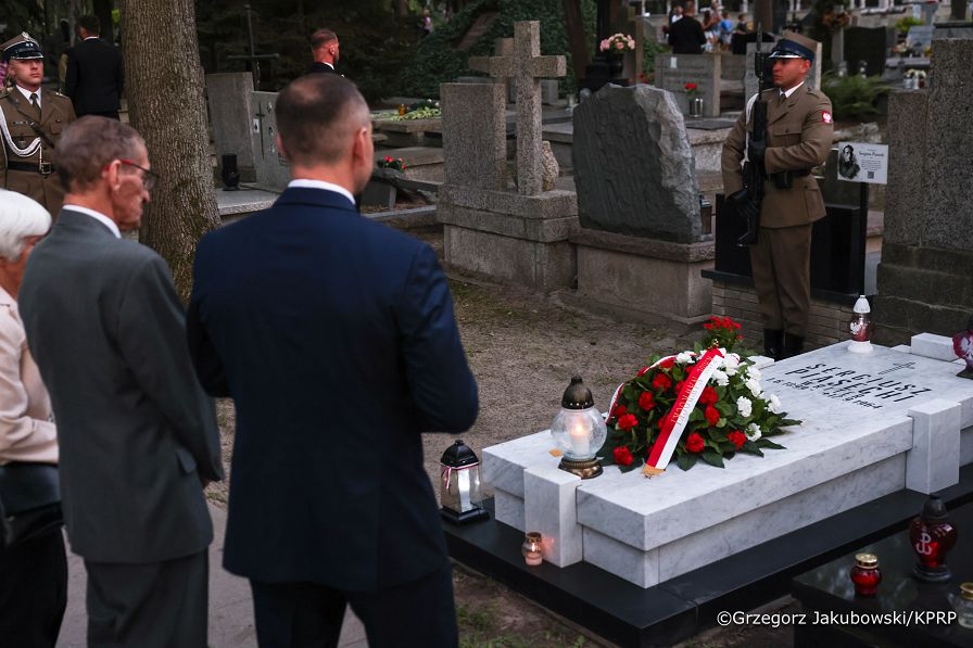022_Prezydent Karol Nawrocki_Apel Pamięcipod Pomnikiem Poległym 1920 roku_14-08-2026_1S5A2246.jpg.JPG