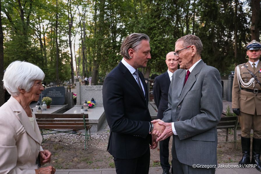 024_Prezydent Karol Nawrocki_Apel Pamięcipod Pomnikiem Poległym 1920 roku_14-08-2026_1S5A2287.jpg.JPG
