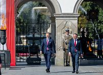 002_Para Prezydencka_Uroczysta Zmiana Warty Przy Grobie Nieznanego Żołnierza_15-08-2026_LB_20046.jpg.JPG