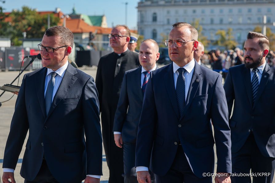 004_Para Prezydencka_Uroczysta Zmiana Warty Przy Grobie Nieznanego Żołnierza_15-08-2026_LB_20076.jpg.JPG