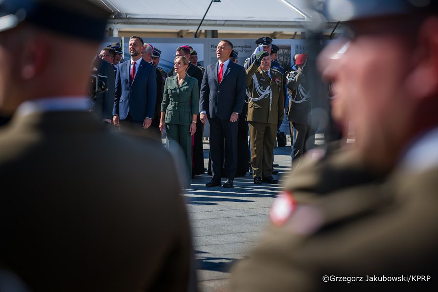010_Para Prezydencka_Uroczysta Zmiana Warty Przy Grobie Nieznanego Żołnierza_15-08-2026_LB_20240.jpg.JPG