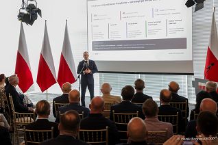 008_Prezydent_Karol_Nawrocki_posiedzenie_Rady_Biznesu_Jurata_20260825_MB_10131.jpg