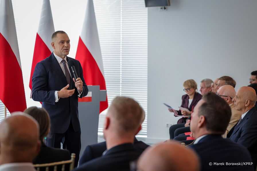 009_Prezydent_Karol_Nawrocki_posiedzenie_Rady_Biznesu_Jurata_20260825_MB_27094.jpg