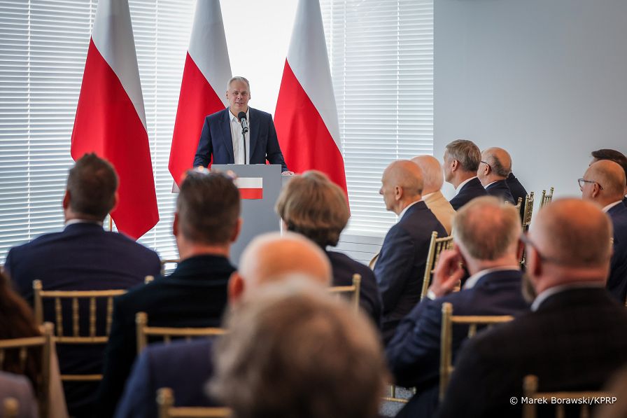 003_Prezydent_Karol_Nawrocki_posiedzenie_Rady_Biznesu_Jurata_20260825_MB_27026.jpg