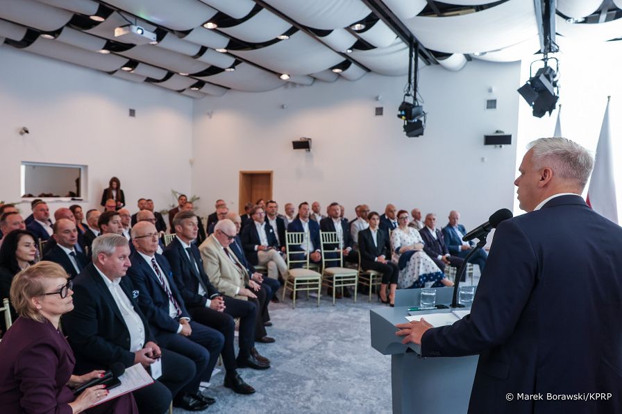 004_Prezydent_Karol_Nawrocki_posiedzenie_Rady_Biznesu_Jurata_20260825_MB_19875.jpg