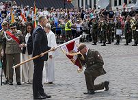 12_Karol_Nawrocki_wrecza_sztandar_18_Stolecznej_Brygadzie_Obrony_Terytorialnej_20260803_PK2_4169.jpg