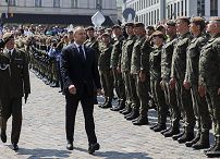 03_Karol_Nawrocki_wrecza_sztandar_18_Stolecznej_Brygadzie_Obrony_Terytorialnej_20260803_PK2_3915.jpg