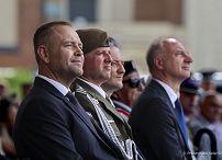 18_Karol_Nawrocki_wrecza_sztandar_18_Stolecznej_Brygadzie_Obrony_Terytorialnej_20260803_PK2_4435.jpg