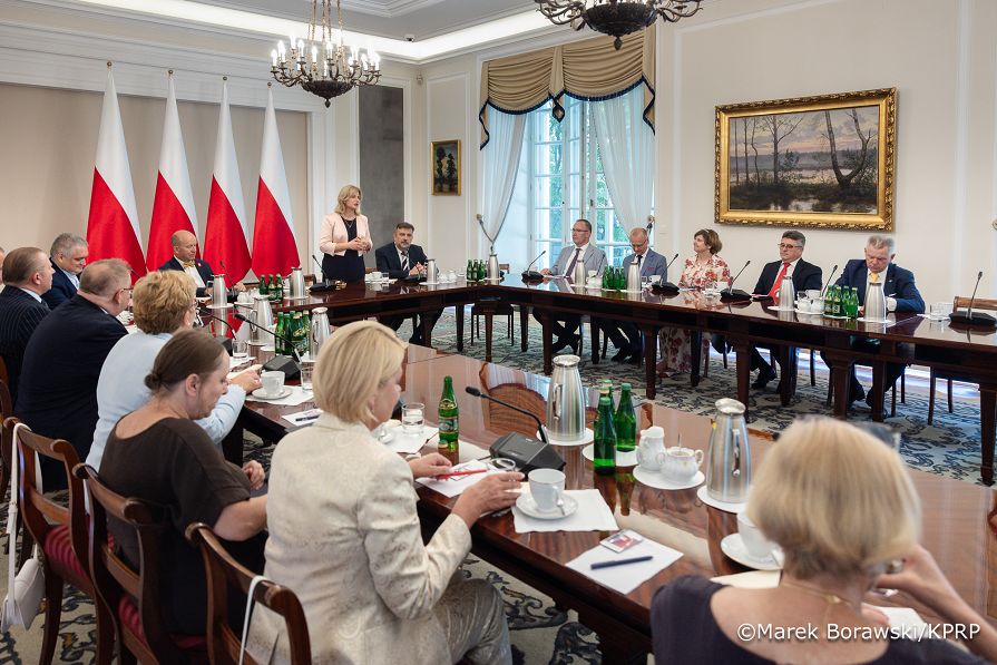 002_Minister Agnieszka Jędrzak_Spotkanie z członkami Rady do Spraw Polonii i Polaków za Granicą przy Prezydencie RP_06-08-2026_MB_16625.jpg.JPG