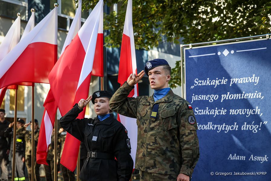 005_Para_Prezydencka_rozpoczecie_roku_szkolnego_Komornica_20260901_GJA_1955.jpg