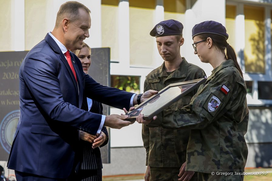 014_Para_Prezydencka_rozpoczecie_roku_szkolnego_Komornica_20260901_GJA_2151.jpg