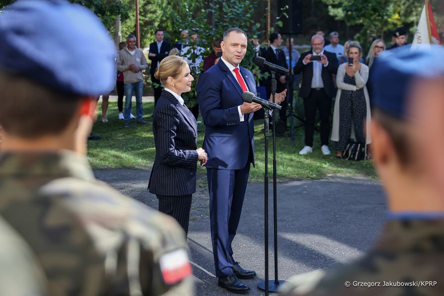 011_Para_Prezydencka_rozpoczecie_roku_szkolnego_Komornica_20260901_GJB_0407.jpg