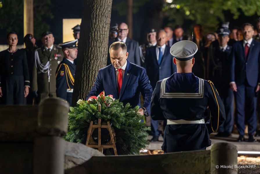 005_Prezydent_Karol_Nawrocki_87_rocznica_wybuchu_II_wojny_swiatowej_Westerplatte_20260901_MWB25876.jpg