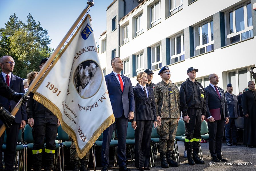 007_Para_Prezydencka_rozpoczecie_roku_szkolnego_Komornica_20260901_AS216236.jpg