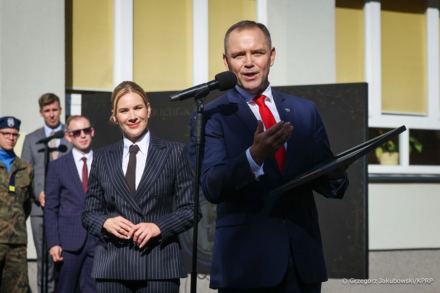 013_Para_Prezydencka_rozpoczecie_roku_szkolnego_Komornica_20260901_GJA_2138.jpg
