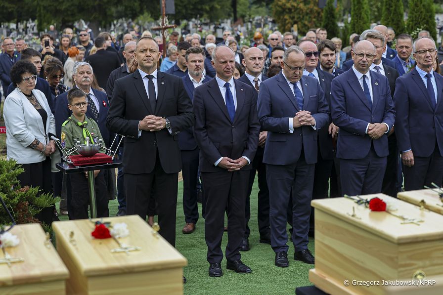 37_Karol_Nawrocki_uroczystosc_pogrzebowa_dzieci_ofiar_niemieckiego_obozu_Lodz_20260910_GJA_7049.jpg