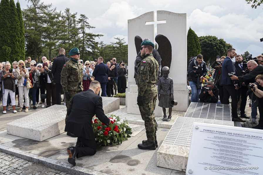30_Karol_Nawrocki_uroczystosc_pogrzebowa_dzieci_ofiar_niemieckiego_obozu_Lodz_20260910_GJB_3314.jpg