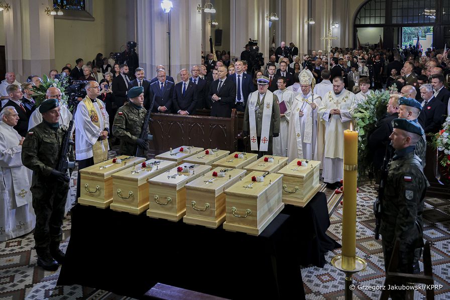 23_Karol_Nawrocki_uroczystosc_pogrzebowa_dzieci_ofiar_niemieckiego_obozu_Lodz_20260910_GJB_3200.jpg