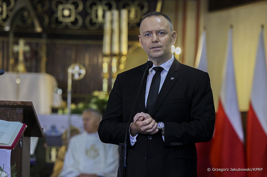17_Karol_Nawrocki_uroczystosc_pogrzebowa_dzieci_ofiar_niemieckiego_obozu_Lodz_20260910_GJA_6395.jpg