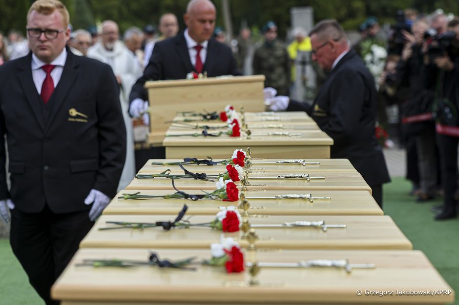 34_Karol_Nawrocki_uroczystosc_pogrzebowa_dzieci_ofiar_niemieckiego_obozu_Lodz_20260910_GJA_7029.jpg